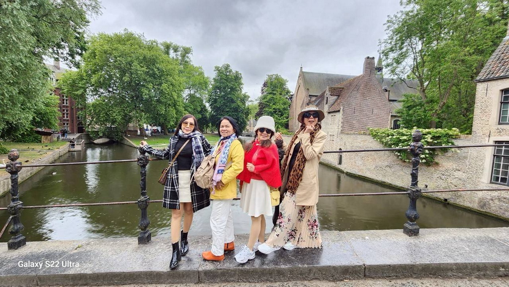 ทริปเบเนลักซ์ (คุณเหมียว,คุณบุศ,คุณอ้วน,และคุณบุ๋ม)